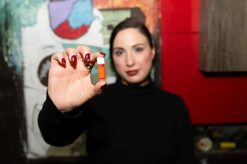 PHOTOS: Elizabeth Holmes lookalikes sport turtlenecks at Churchill’s Pub
